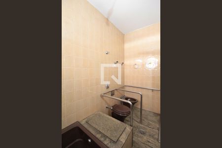 Casa à venda com 359m², 5 quartos e 5 vagasBanheiro da Suite