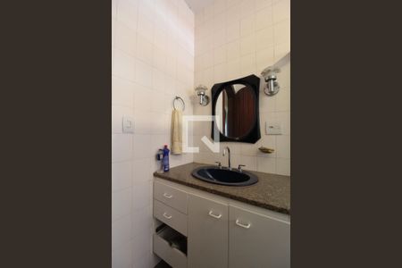 Casa à venda com 359m², 5 quartos e 5 vagasBanheiro Social