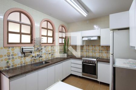 Casa à venda com 359m², 5 quartos e 5 vagasCozinha