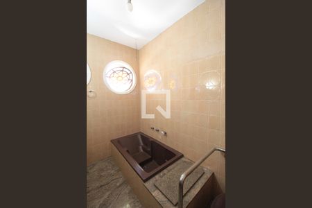 Casa à venda com 359m², 5 quartos e 5 vagasBanheiro da Suite