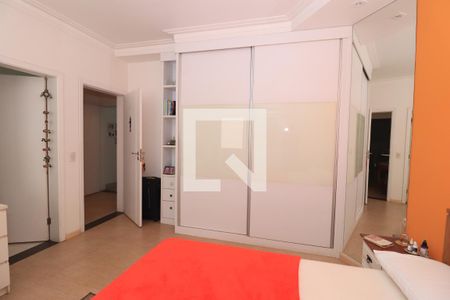 Casa à venda com 539m², 4 quartos e 4 vagasQuarto Suíte