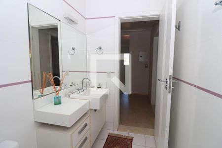 Casa à venda com 539m², 4 quartos e 4 vagasBanheiro Social