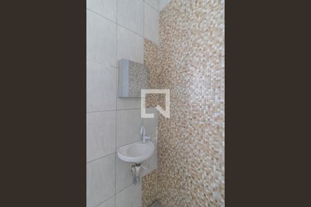 Casa à venda com 180m², 3 quartos e 2 vagas Casa à venda com 180m², 3 quartos e 2 vagasBanheiro