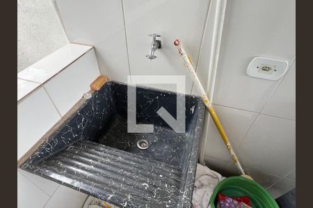 Casa à venda com 300m², 6 quartos e 4 vagas Casa à venda com 300m², 6 quartos e 4 vagasCasa 1 - Área de Serviço