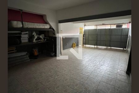 Casa à venda com 300m², 6 quartos e 4 vagas Casa à venda com 300m², 6 quartos e 4 vagasGaragem