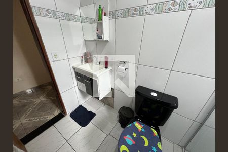 Casa à venda com 300m², 6 quartos e 4 vagas Casa à venda com 300m², 6 quartos e 4 vagasCasa 3 - Banheiro