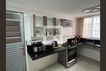 Casa à venda com 300m², 6 quartos e 4 vagas Casa à venda com 300m², 6 quartos e 4 vagasCasa 2- Cozinha