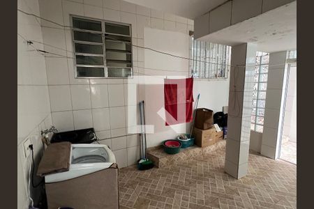 Casa à venda com 300m², 6 quartos e 4 vagas Casa à venda com 300m², 6 quartos e 4 vagasCasa 2- Área de Serviço