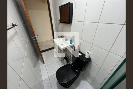 Casa à venda com 300m², 6 quartos e 4 vagas Casa à venda com 300m², 6 quartos e 4 vagasCasa 2- Banheiro