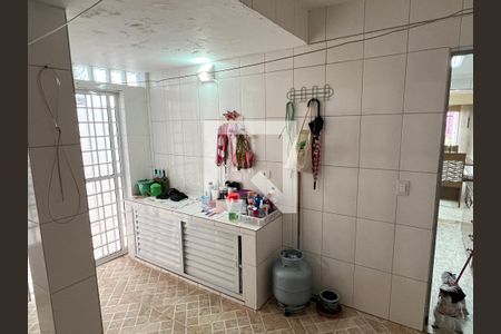 Casa à venda com 300m², 6 quartos e 4 vagas Casa à venda com 300m², 6 quartos e 4 vagasCasa 2- Área de Serviço