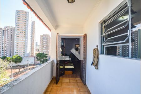 Casa à venda com 308m², 3 quartos e 6 vagasVaranda Suíte 2