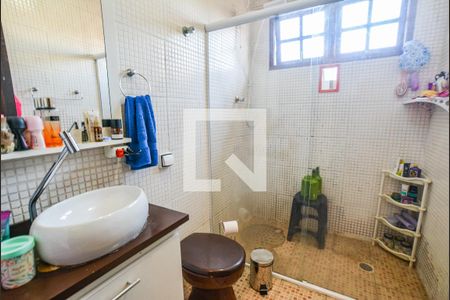 Casa à venda com 308m², 3 quartos e 6 vagasBanheiro da Suíte 1