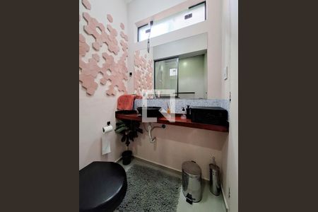 Casa à venda com 120m², 3 quartos e 2 vagasBanheiro 1