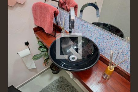 Casa à venda com 120m², 3 quartos e 2 vagasBanheiro 1