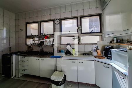 Casa à venda com 240m², 3 quartos e 3 vagascozinha