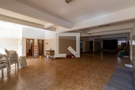 Casa à venda com 300m², 4 quartos e 10 vagas Casa à venda com 300m², 4 quartos e 10 vagasGaragem
