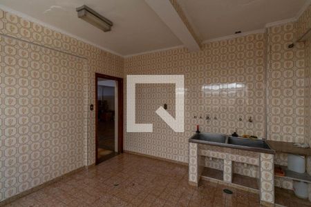 Casa à venda com 300m², 4 quartos e 10 vagas Casa à venda com 300m², 4 quartos e 10 vagasÁrea de Serviço