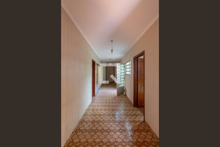 Casa à venda com 300m², 4 quartos e 10 vagas Casa à venda com 300m², 4 quartos e 10 vagasCorredor