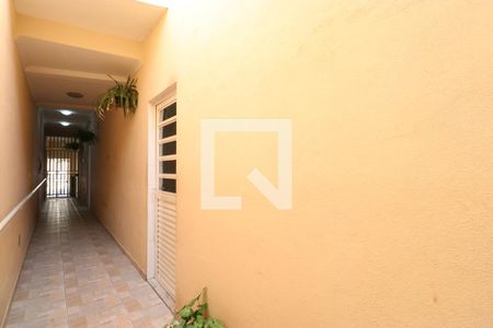 Casa à venda com 110m², 3 quartos e 2 vagasCorredor