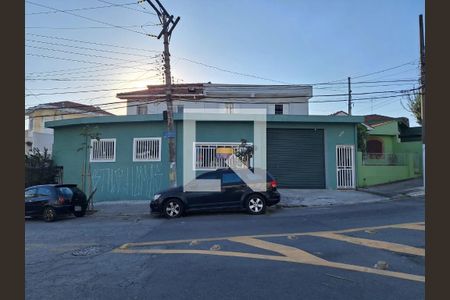 Casa à venda com 110m², 3 quartos e 2 vagas Casa à venda com 110m², 3 quartos e 2 vagasFachada