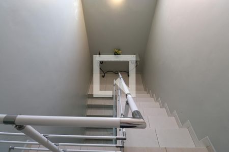 Casa à venda com 110m², 3 quartos e 2 vagasEscada