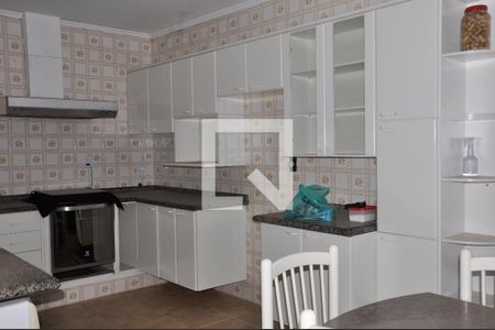 Casa à venda com 500m², 5 quartos e 5 vagas Casa à venda com 500m², 5 quartos e 5 vagasCozinha