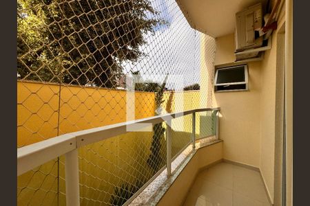 Apartamento à venda com 75m², 2 quartos e 2 vagas Apartamento à venda com 75m², 2 quartos e 2 vagasSacada Suíte