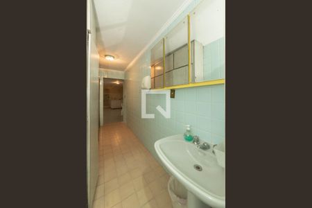 Casa à venda com 390m², 3 quartos e 3 vagasGaragem - Banheiro