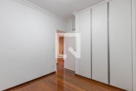 Apartamento à venda com 145m², 4 quartos e 3 vagasQuarto 2