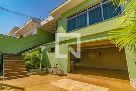 Casa à venda com 150m², 4 quartos e 4 vagas Casa à venda com 150m², 4 quartos e 4 vagasFachada