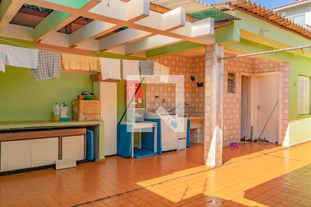 Casa à venda com 150m², 4 quartos e 4 vagas Casa à venda com 150m², 4 quartos e 4 vagasÁrea de Serviço