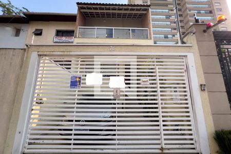 Casa à venda com 120m², 2 quartos e 1 vaga Casa à venda com 120m², 2 quartos e 1 vagaFachada