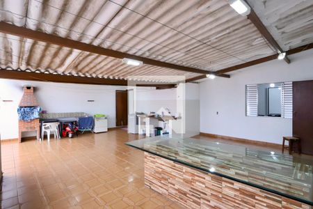 Casa à venda com 120m², 6 quartos e 1 vaga Casa à venda com 120m², 6 quartos e 1 vagaQuintal