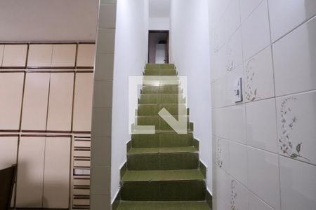 Casa à venda com 120m², 6 quartos e 1 vaga Casa à venda com 120m², 6 quartos e 1 vagaEscada