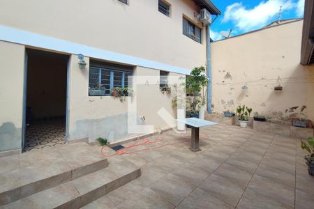 Casa à venda com 280m², 3 quartos e 4 vagasQuintal - Fundos
