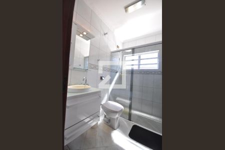 Casa à venda com 220m², 3 quartos e 4 vagasBanheiro da Suíte 2