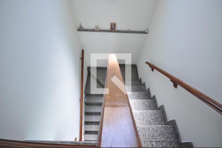 Casa à venda com 220m², 3 quartos e 4 vagasEscada