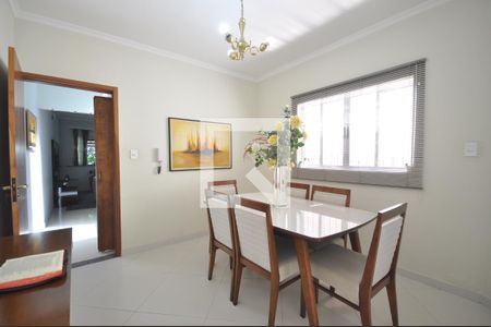 Casa à venda com 220m², 3 quartos e 4 vagasCopa