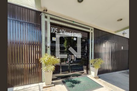 Apartamento à venda com 70m², 2 quartos e 1 vaga Apartamento à venda com 70m², 2 quartos e 1 vagaFachada e portaria