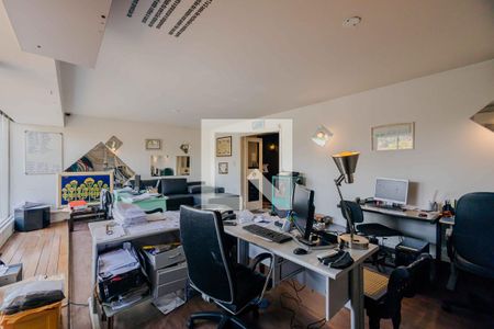 Casa à venda com 690m², 4 quartos e 5 vagasEscritório 1