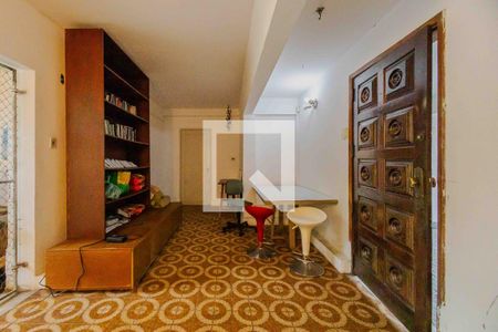 Casa à venda com 690m², 4 quartos e 5 vagasEntrada