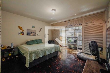 Casa à venda com 690m², 4 quartos e 5 vagasSuíte