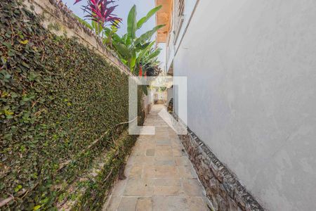 Casa à venda com 690m², 4 quartos e 5 vagasEntrada