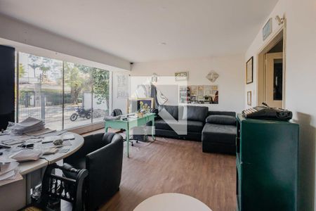 Casa à venda com 690m², 4 quartos e 5 vagasEscritório 1