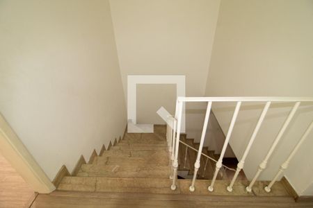 Casa à venda com 287m², 3 quartos e 2 vagas Casa à venda com 287m², 3 quartos e 2 vagasEscada