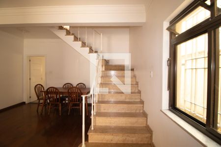 Casa à venda com 287m², 3 quartos e 2 vagas Casa à venda com 287m², 3 quartos e 2 vagasSala