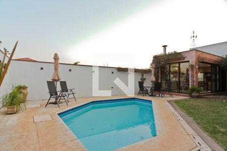 Casa à venda com 583m², 3 quartos e 4 vagas Casa à venda com 583m², 3 quartos e 4 vagasÁrea externa