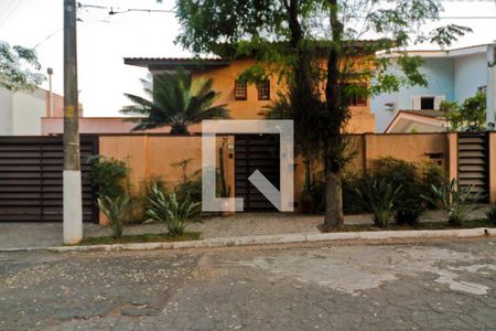 Casa à venda com 583m², 3 quartos e 4 vagas Casa à venda com 583m², 3 quartos e 4 vagasFachada