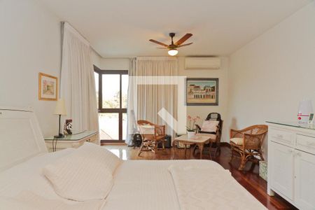 Casa à venda com 583m², 3 quartos e 4 vagas Casa à venda com 583m², 3 quartos e 4 vagasSuíte 1