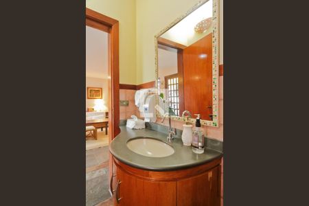 Casa à venda com 583m², 3 quartos e 4 vagas Casa à venda com 583m², 3 quartos e 4 vagasLavabo